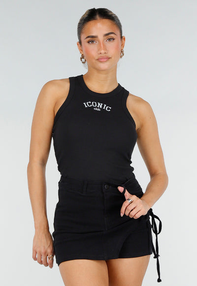 Zwarte Rib High Neck Top met Blauwe Tekst en Aansluitende Pasvorm