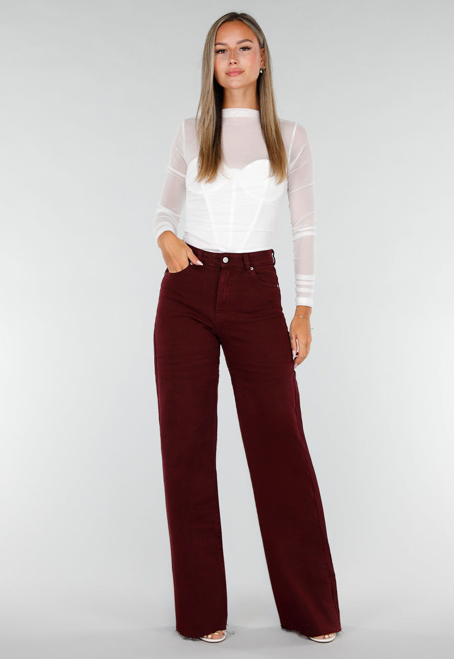 NEW020926 Bordeauxrode Denim Tall Jeans met Straight Leg en Extra Lange Pijpen