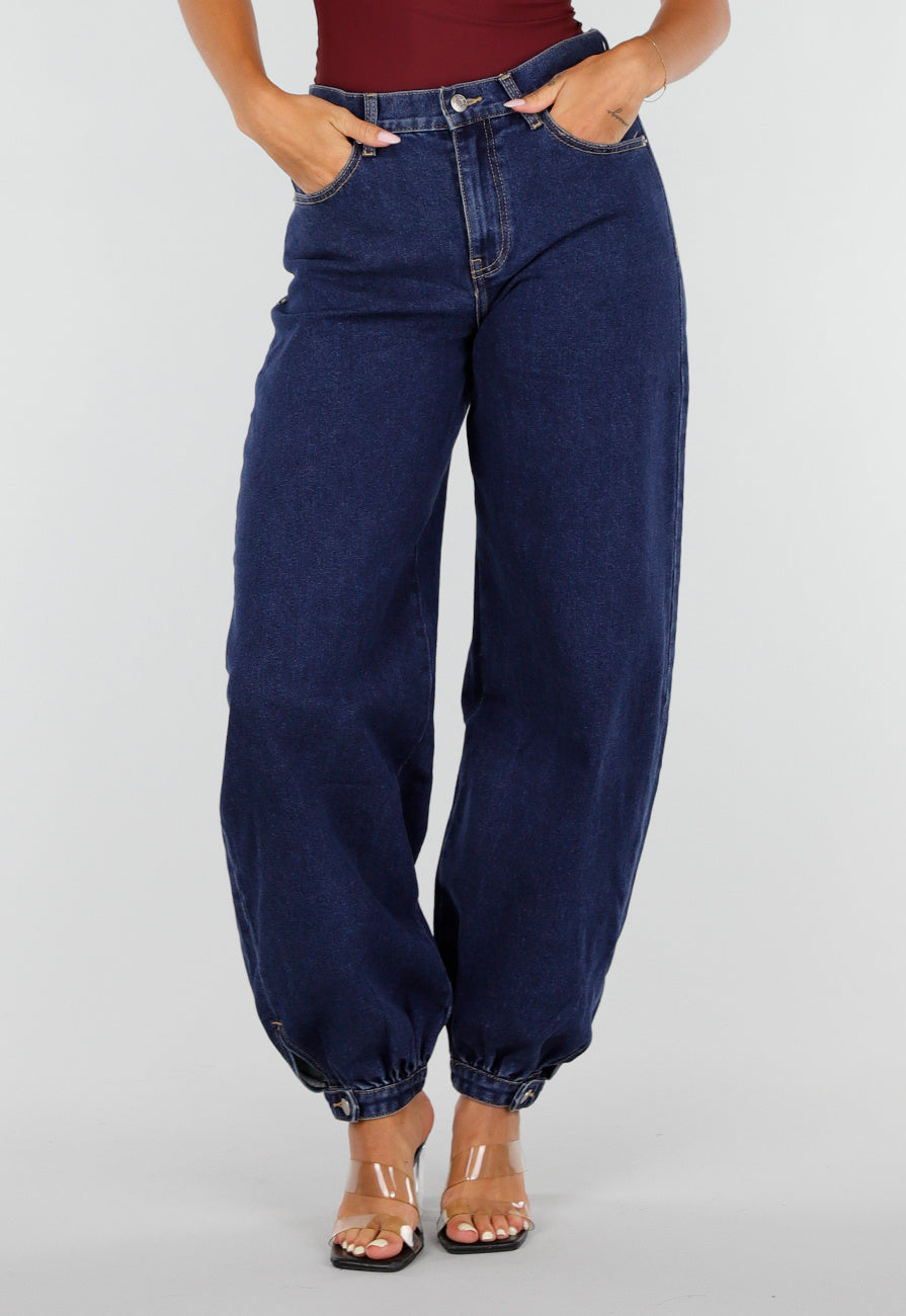 NEW020926 Donkerblauwe Denim Barrel Jeans met Wijde Pijpen en Elastische Enkelboorden