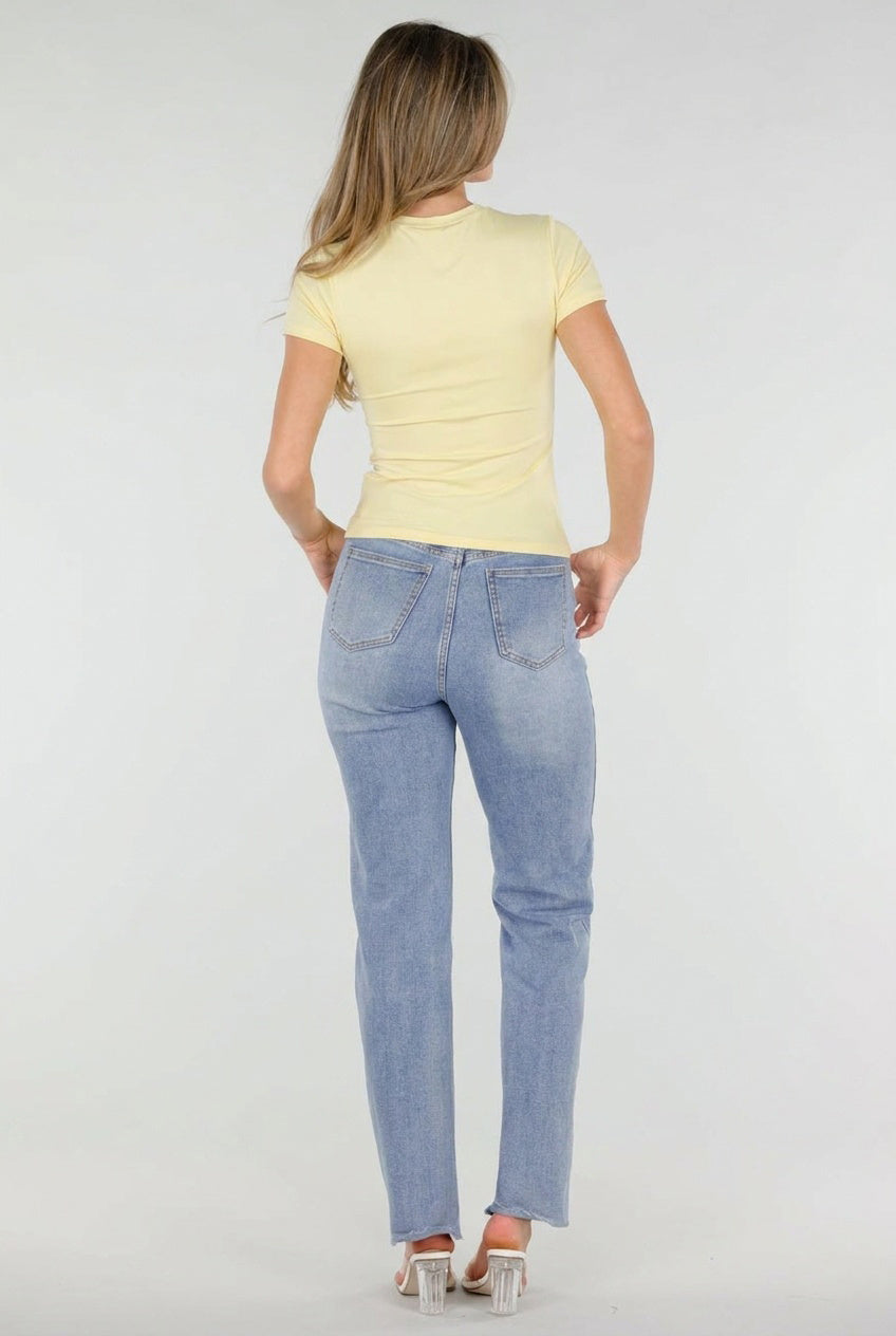 NEW220726 Butter Yellow Stretch T-Shirt met Ronde Hals en Korte Mouwen