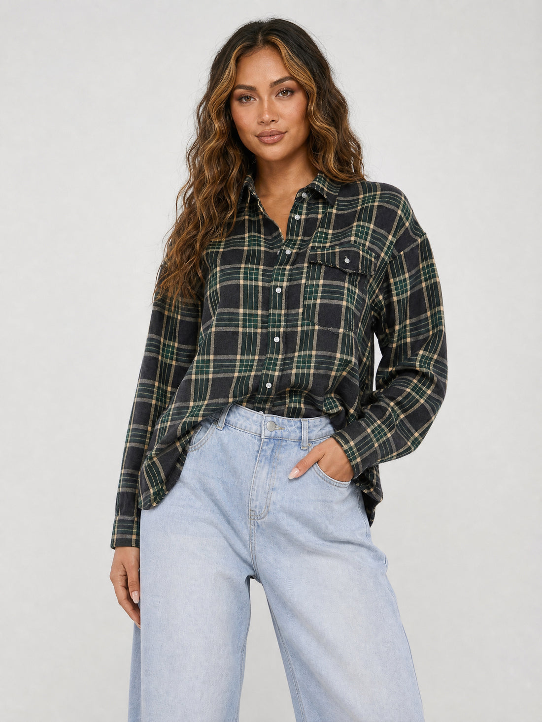 Donkergroene Geruite Blouse met Lange Mouwen en Borstzak
