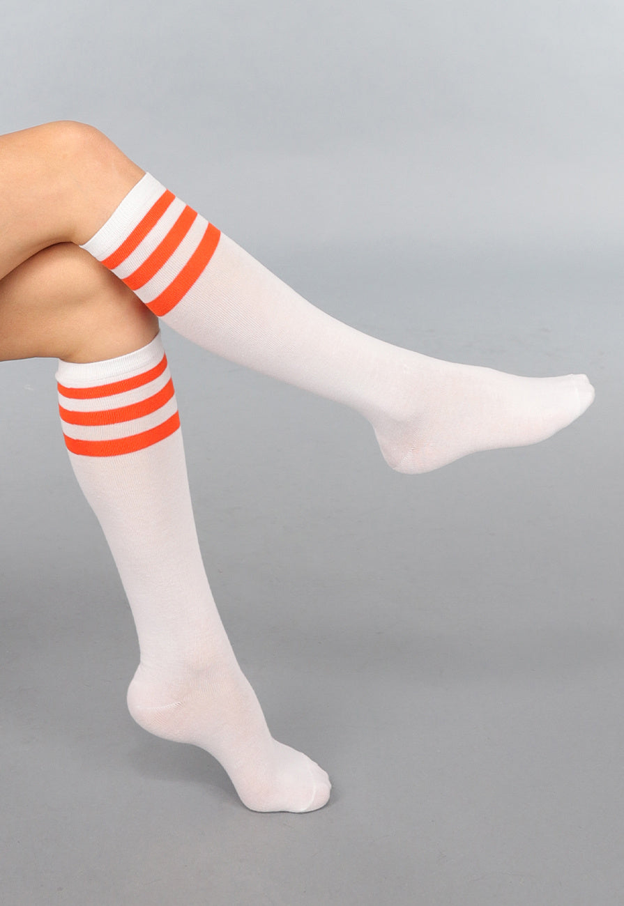 Witte Kousen met Oranje Strepen