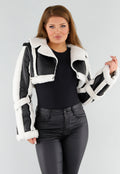 Zwart Wit Cropped Bontjack met Imitatieleer en Sherpa Afwerking