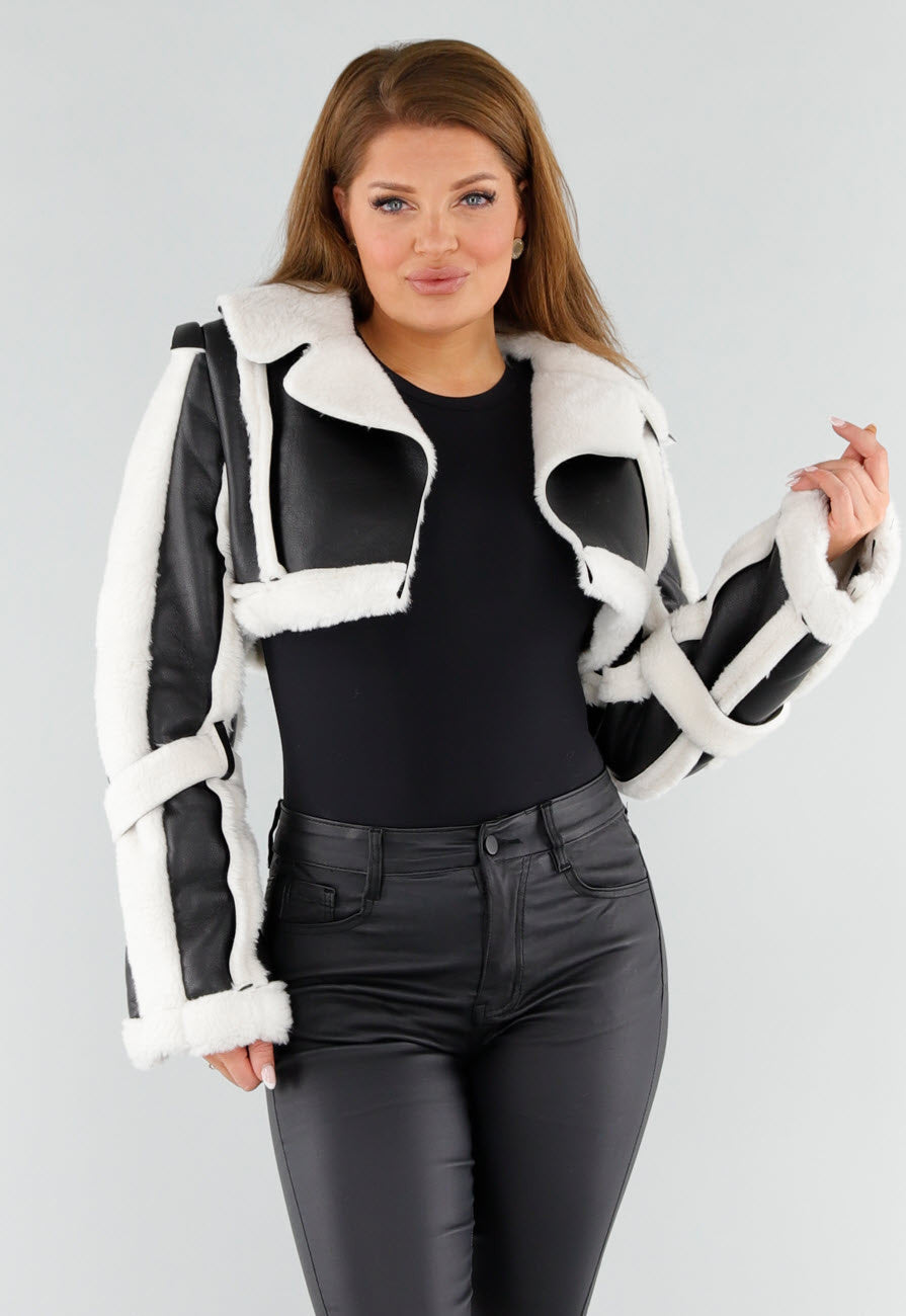 Zwart Wit Cropped Bontjack met Imitatieleer en Sherpa Afwerking