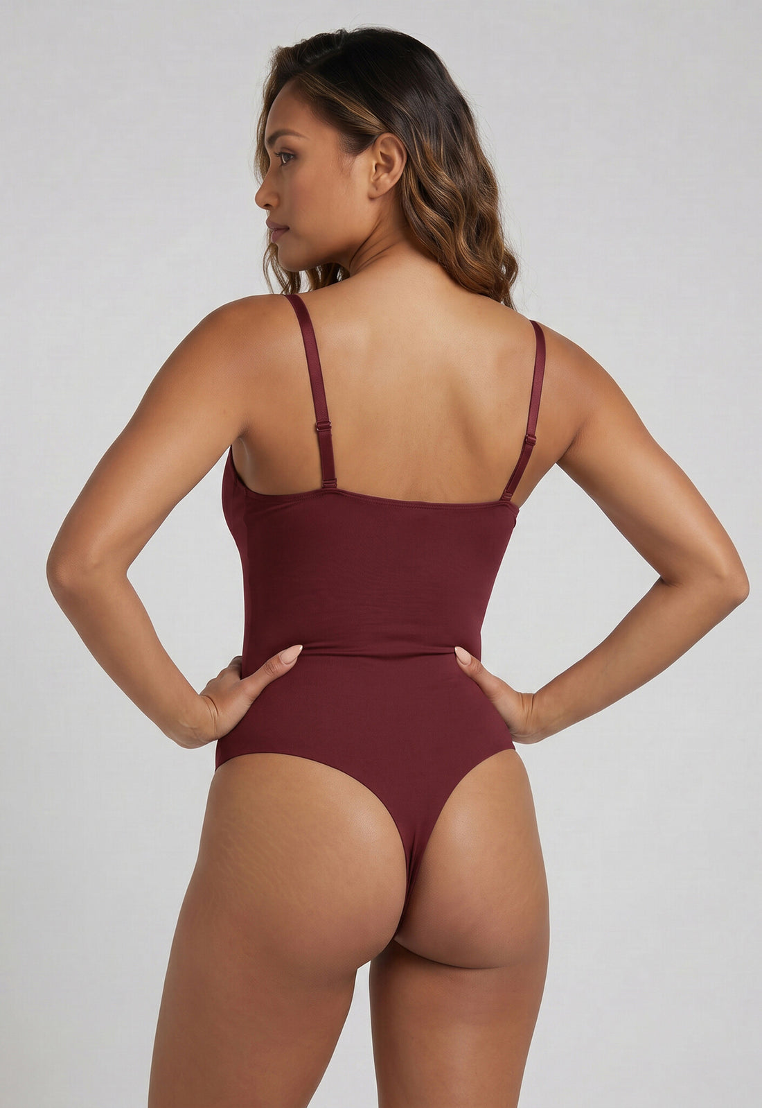 NEW220726 Corrigerend Stringbody Bordeaux met Verstelbare Bandjes