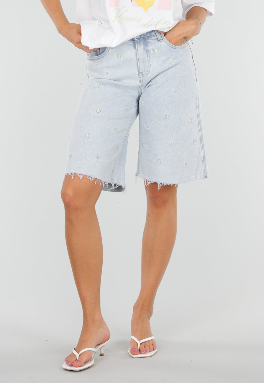 Lichtblauwe Denim Bermuda Short met Bloemenborduursel en Rechte Pijpen