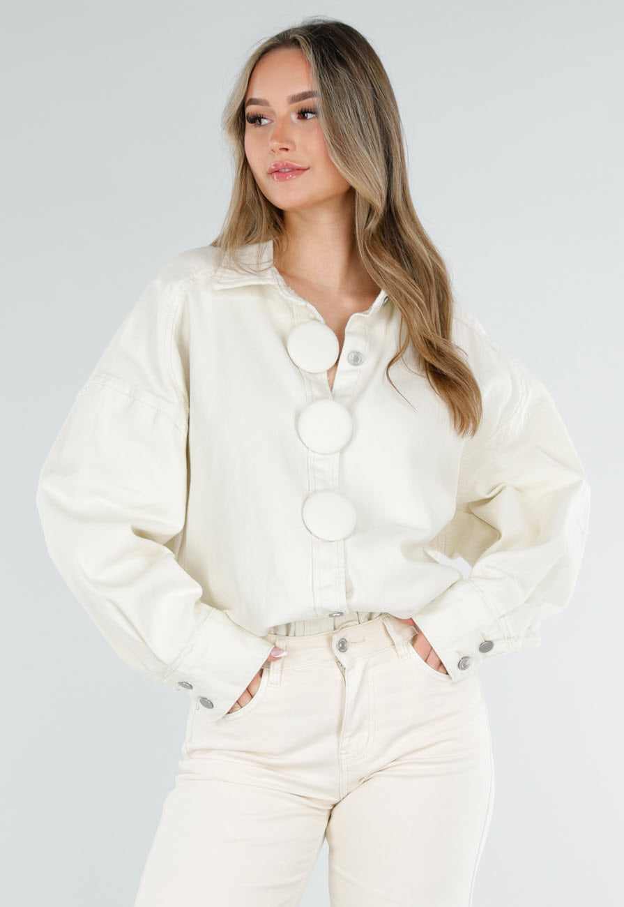 Crème Denim Blouse met Oversized Knopen en Lange Mouwen