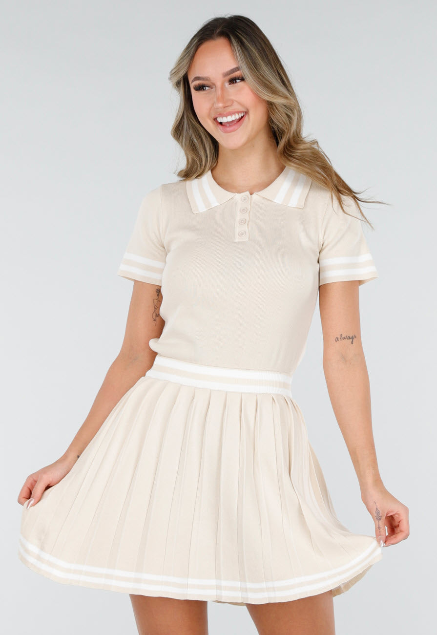 Beige Set met Polo Top en Plissé Rok