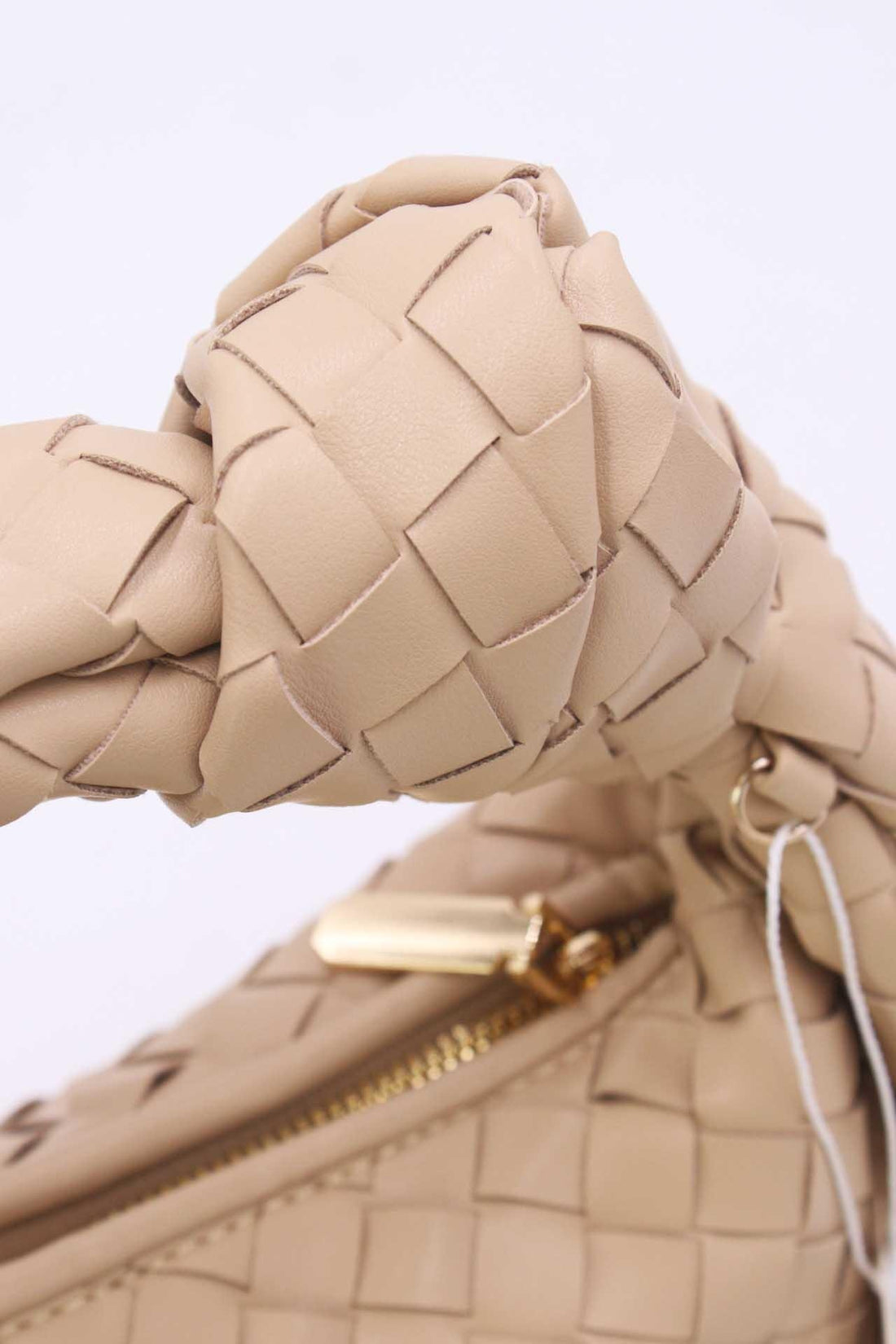 Beige Geweven Schoudertas van Imitatieleer met Knoopdetail en Extra Hengsel