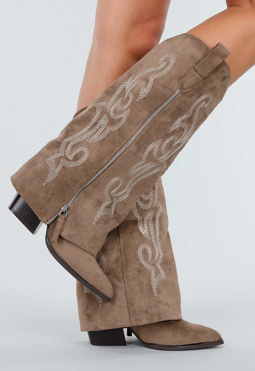 Taupe cowboylaarzen met borduursel en suèdelook