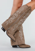 Taupe cowboylaarzen met borduursel en suèdelook