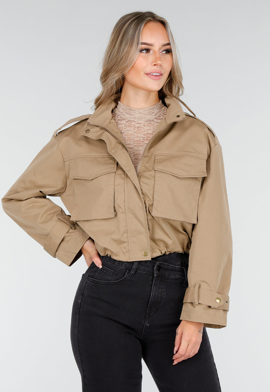 Beige Cropped Jas met Grote Zakken en Rechte Pasvorm
