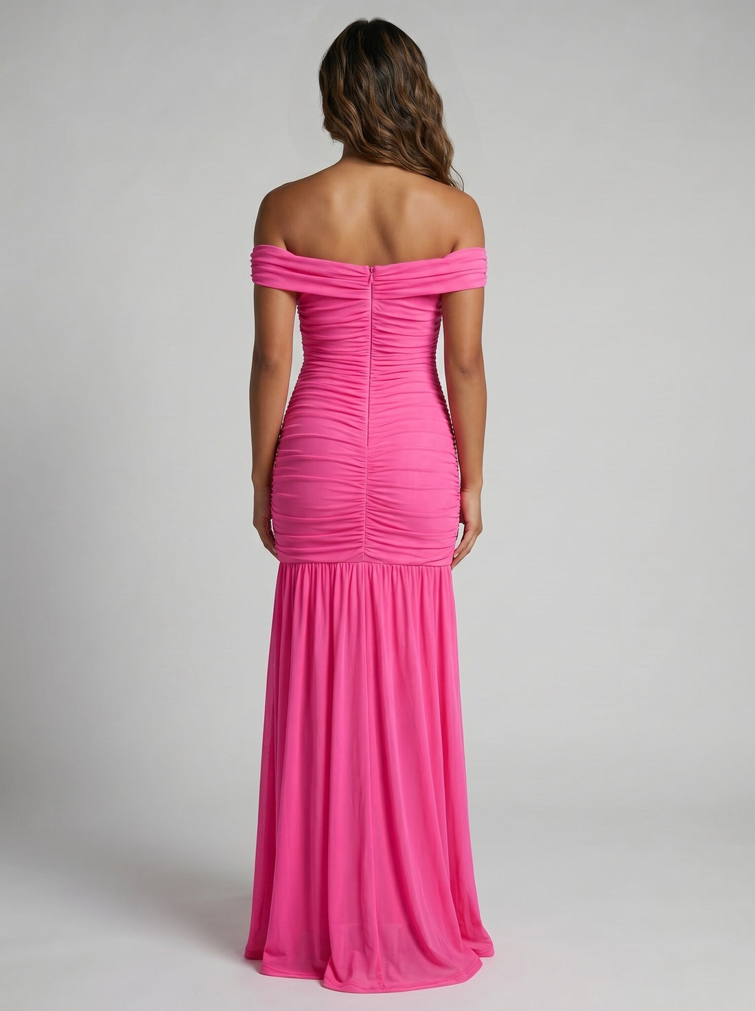 Roze Off Shoulder Maxi Jurk met Geplooide Mesh en Split