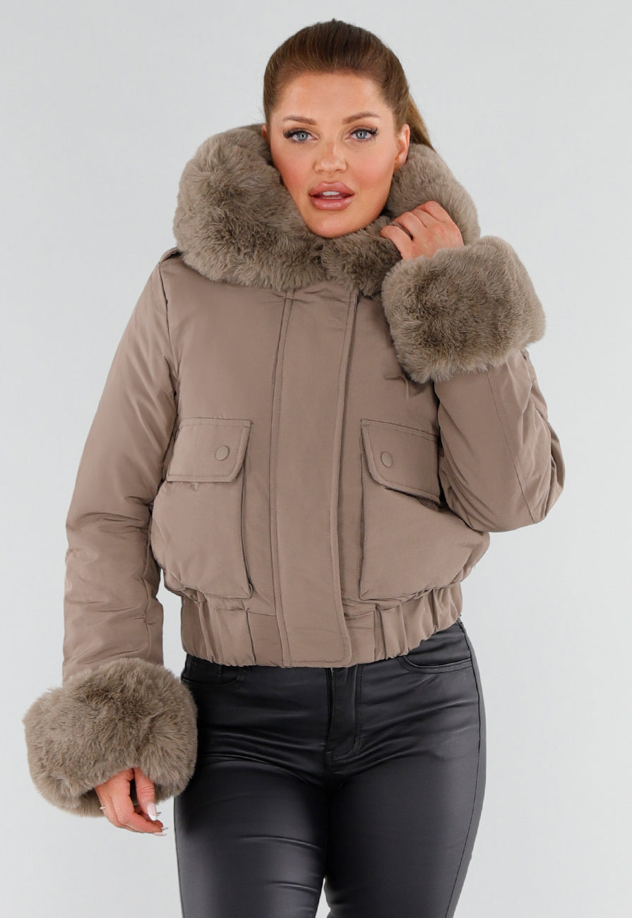 Taupe Korte Jas met Imitatiebontkraag