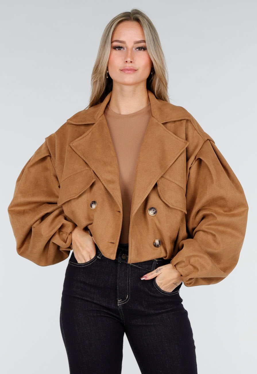Camelkleurige Cropped Jas met Oversized Mouwen en Knopen