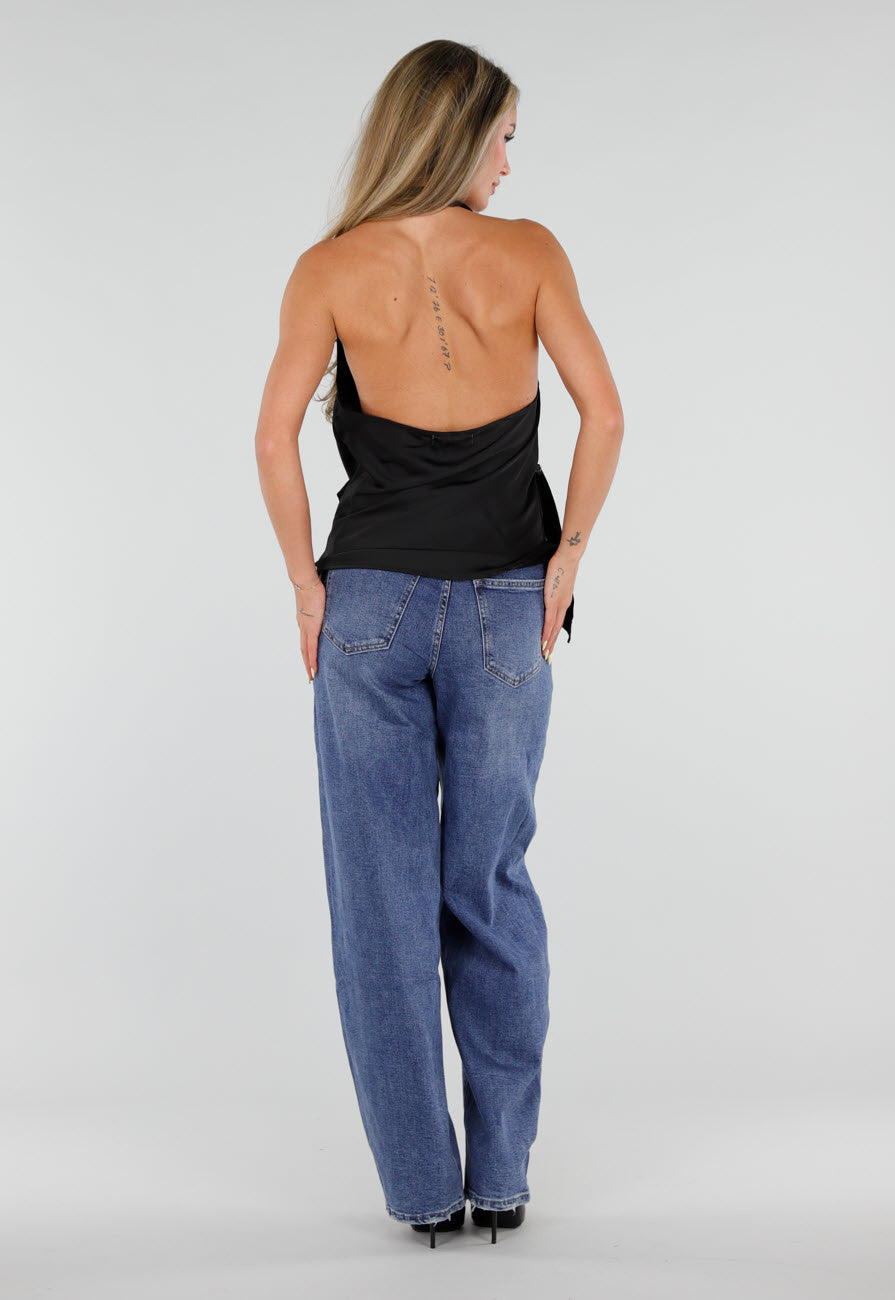 NEW050826 Zwarte Satijnen Halter Top met Overslag en Asymmetrische Zoom