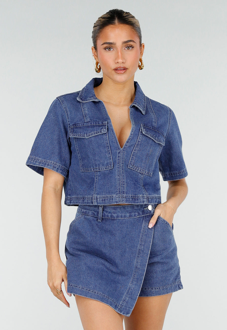 Blauwe Denim Set met Cropped Top en Overslag Skort