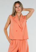 NEW190826 Koraalkleurig Mouwloos Gilet met Double Breasted Knoopsluiting