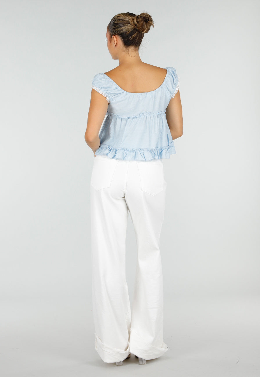 NEW120826 Lichtblauwe Blouse met Kant, Ruches en Knoopsluiting