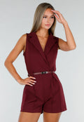 NEW020926 Bordeauxrode Mouwloze Playsuit met Revers, Riem, Blinde Rits en Stretch
