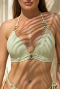 Chic Lichtgroene Bikinitop met Stijlvolle Ringen