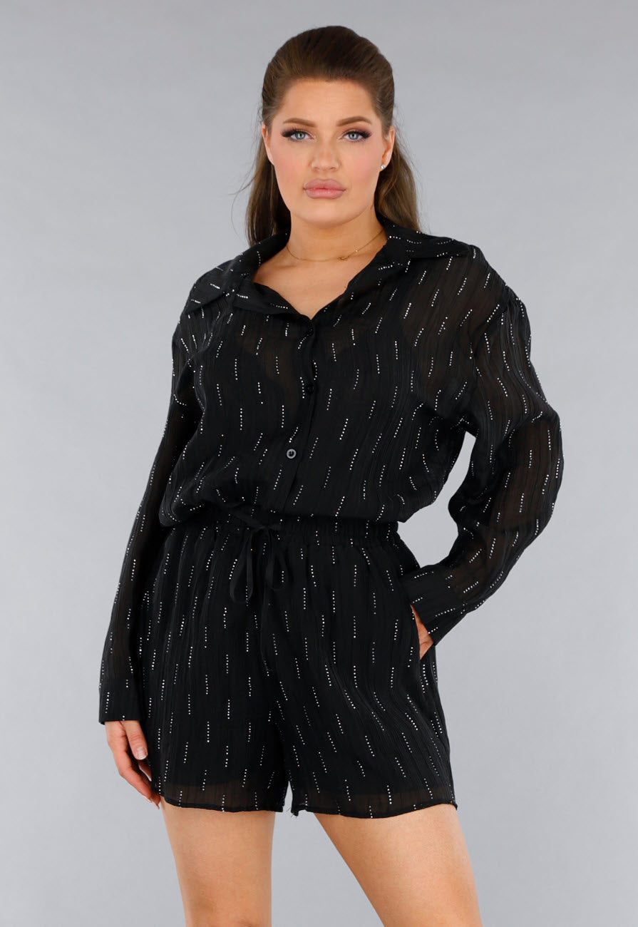 Zwarte Tweedelige Set met Doorschijnende Blouse en Elastische Short