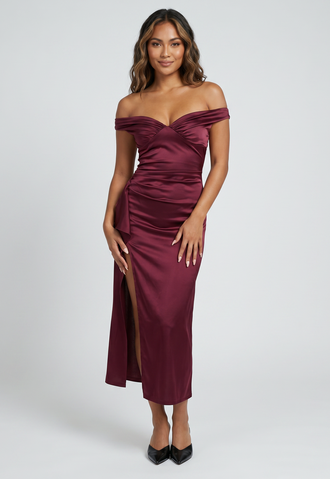 NEW010726 Bordeaux Off Shoulder Satijnen Maxi Jurk met Split en Drapering