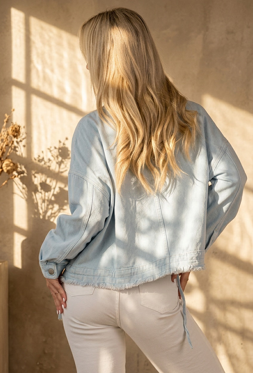 Lichtblauwe Denim Jas met Klepzakken, Trekkoord en Knoopsluiting
