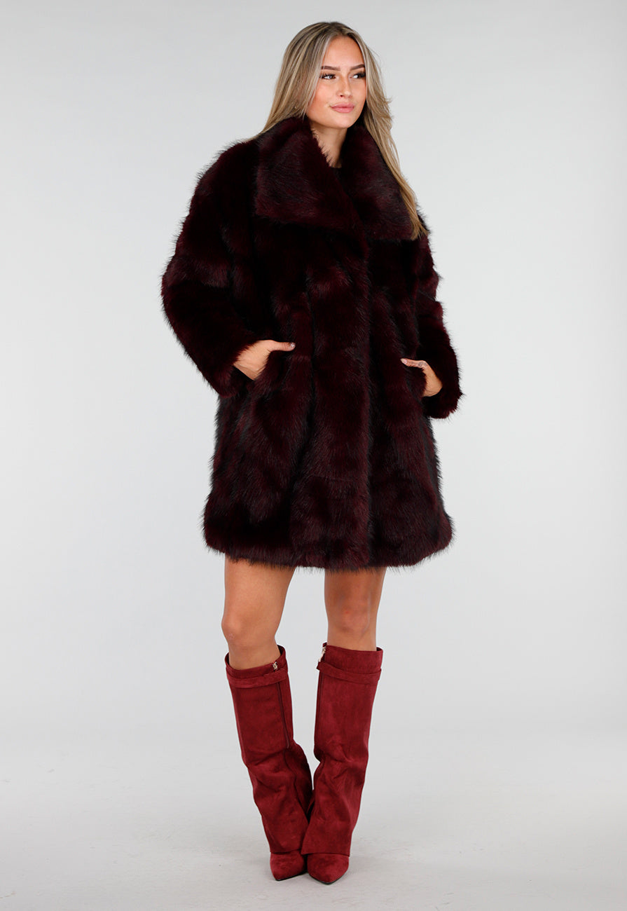 Donkerrode Faux Fur Jas met Brede Reverskraag