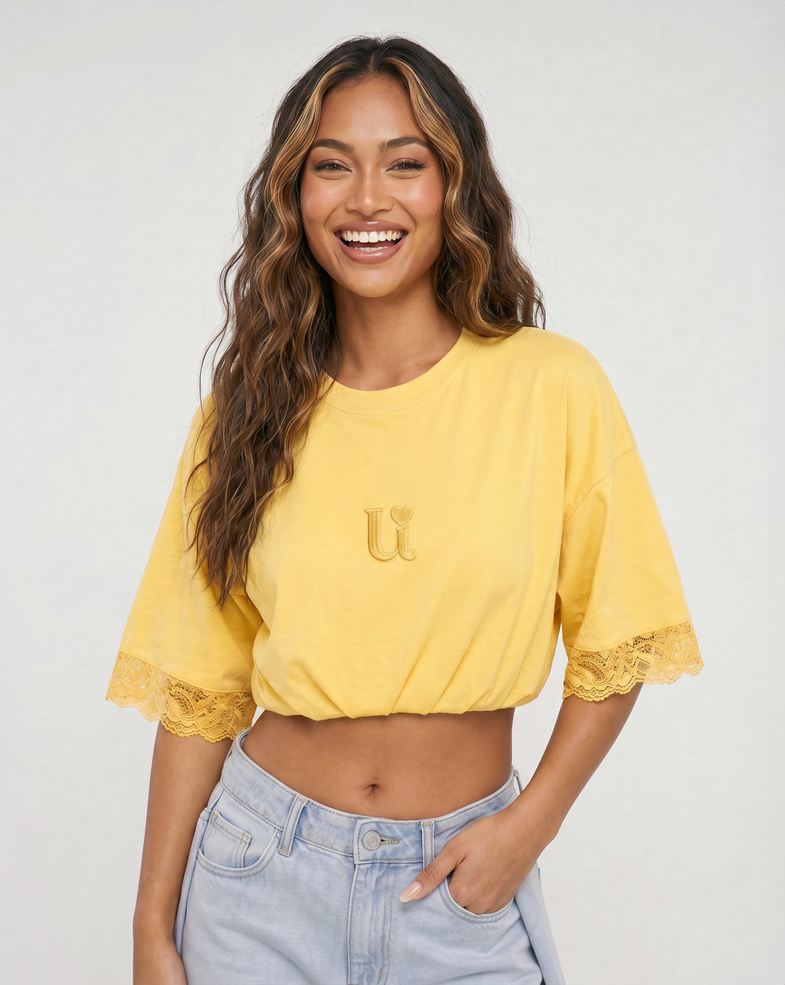 Geel Oversized T-Shirt met Kantmouwen en Borduring