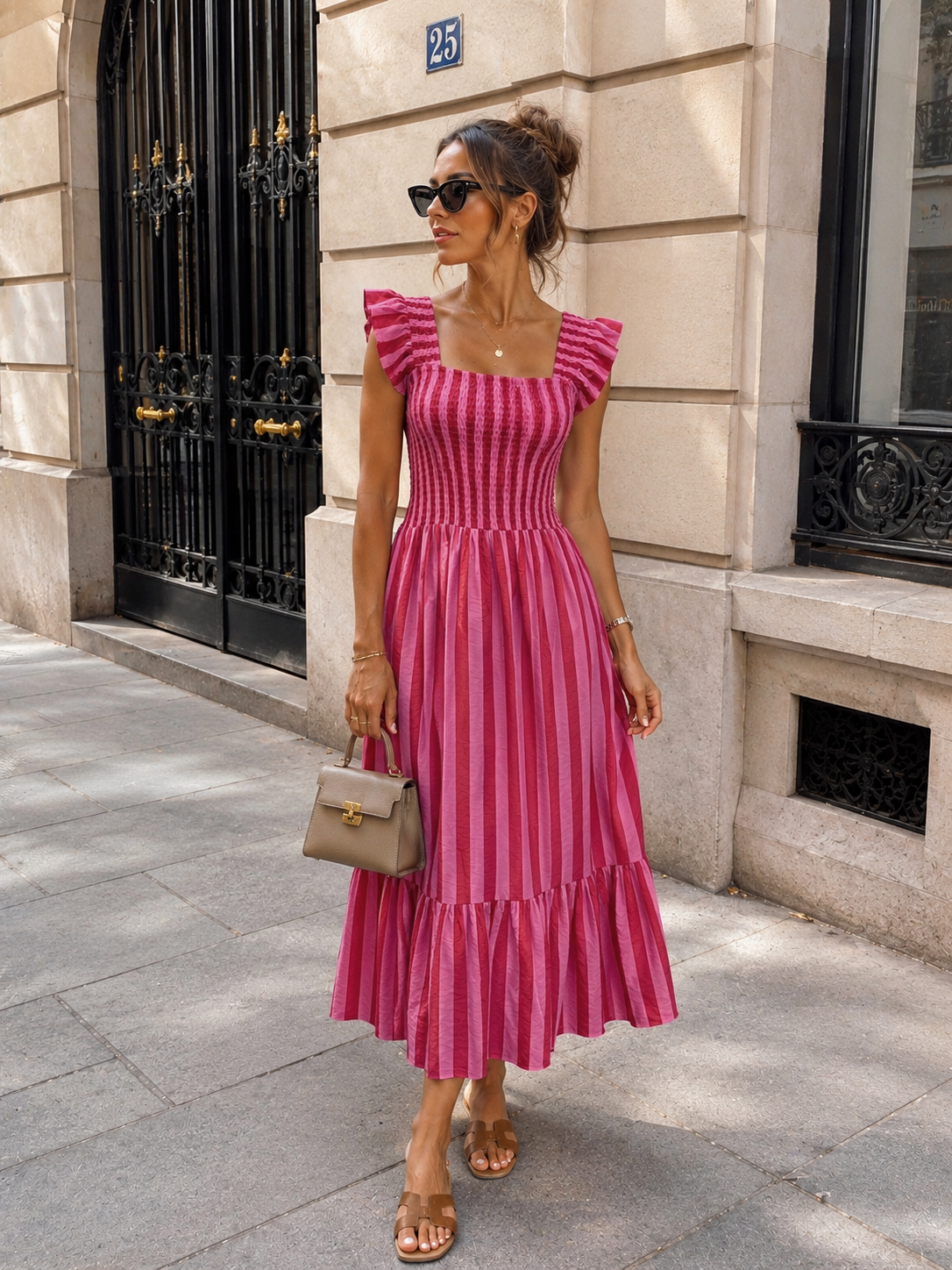 Roze Gestreepte Midi Jurk met Smockdetail en Ruffle Mouwen