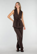 Donkerbruine Two Piece Set met Mouwloos Gilet en Rechte Broek met Witte Strepen