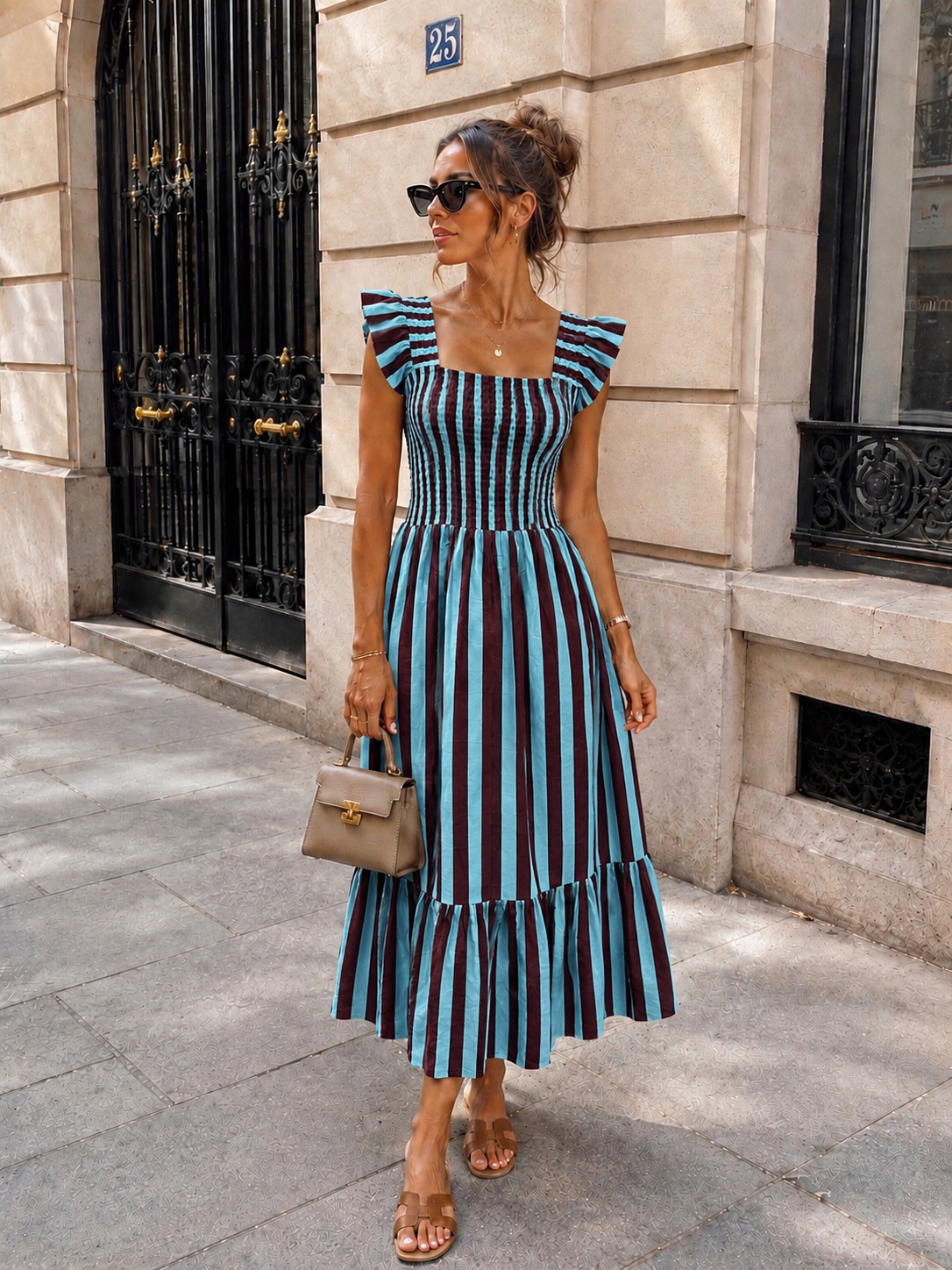 Blauw Gestreepte Midi Jurk met Smockdetail en Ruffle Mouwen
