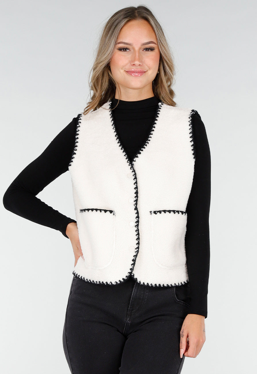 Wit Teddy Gilet met Zwarte Randen en Knoopsluiting