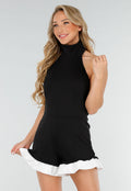 Zwarte Halter Playsuit Met Hoge Kraag en Witte Ruches Aan De Zoom