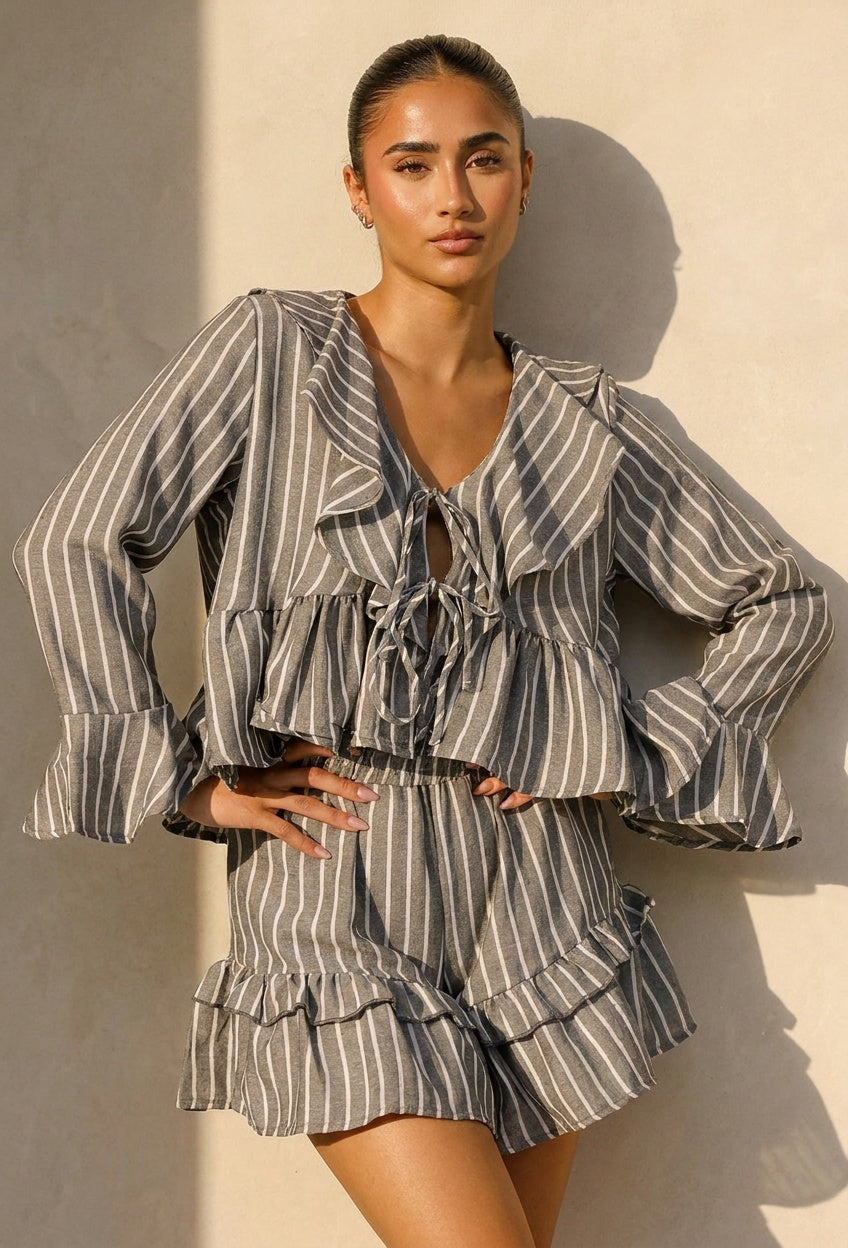 Grijze Gestreepte Two Piece Set met Blouse en Rucheshort