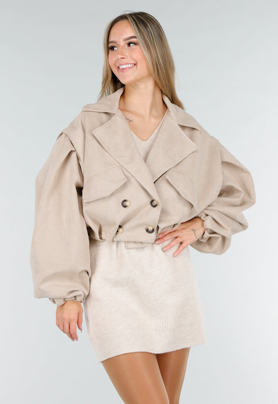 Beige Suède Look Jasje met Dubbele Knoopsluiting en Wijde Mouwen