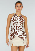 NEW120826 Beige Halter Top met Bladerenprint en Striksluiting op de Rug