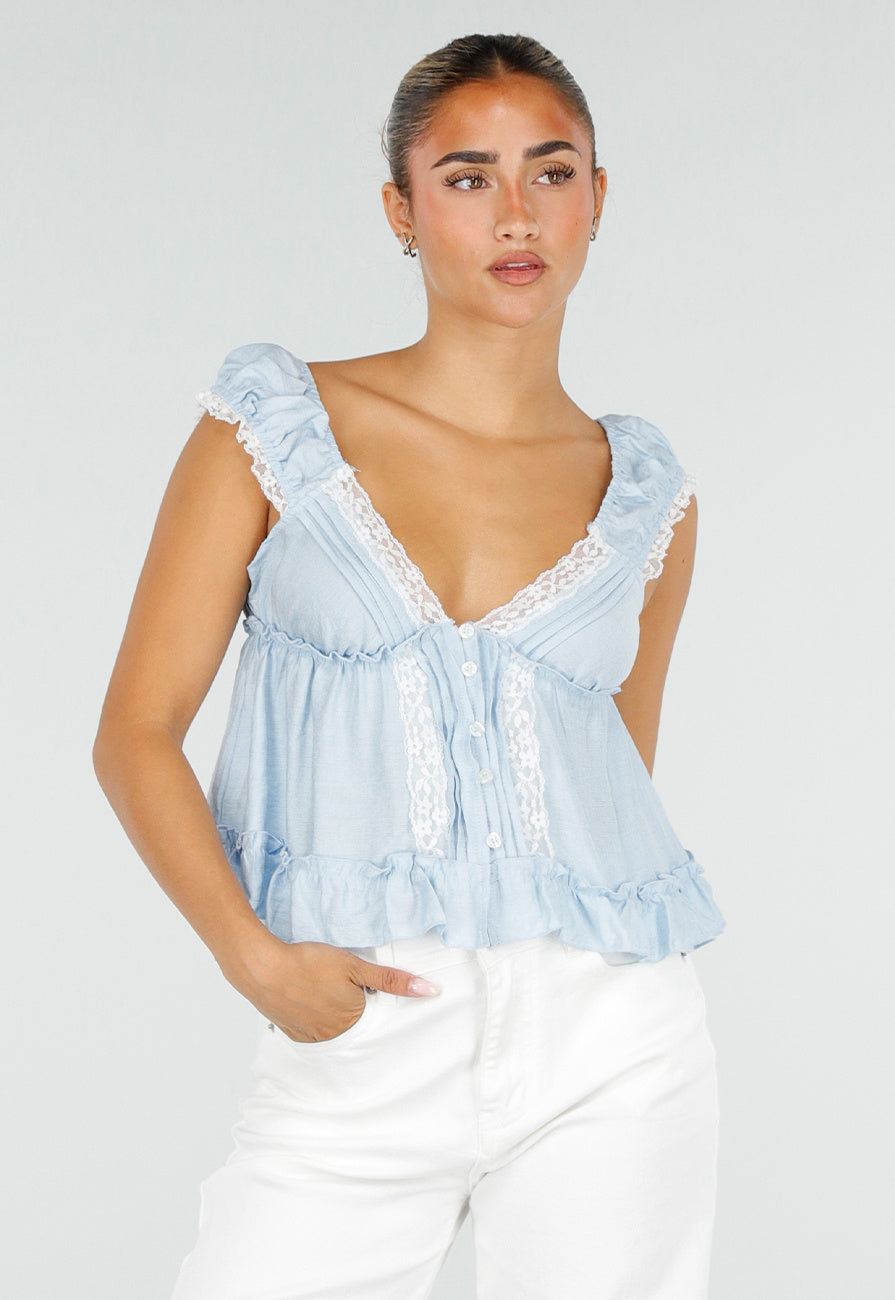NEW120826 Lichtblauwe Blouse met Kant, Ruches en Knoopsluiting