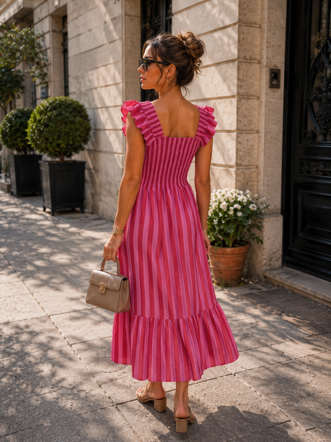 Roze Gestreepte Midi Jurk met Smockdetail en Ruffle Mouwen