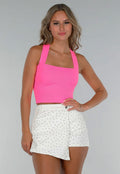 Neon Roze Strakke Top met Strappy Rug Detail