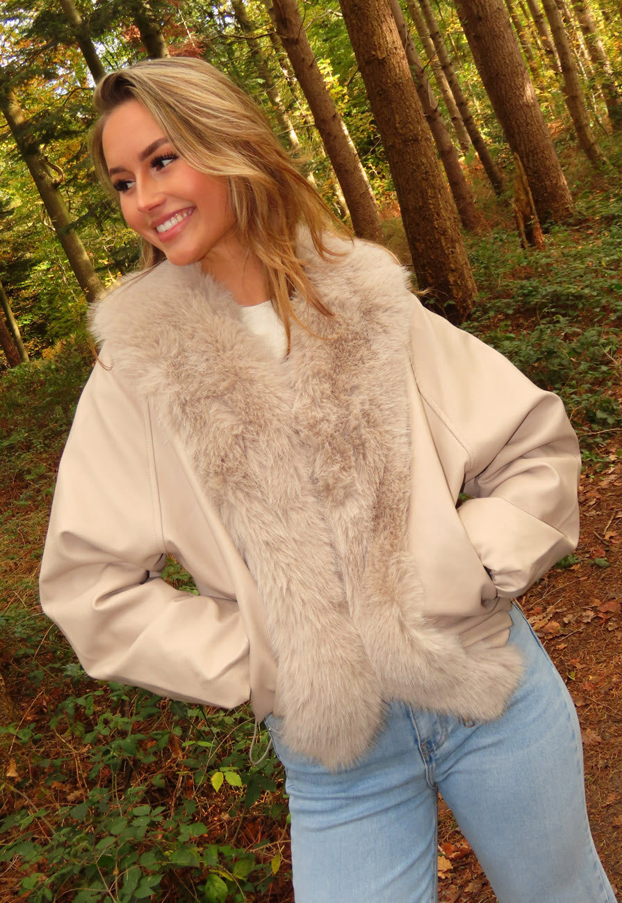 Beige Lederlook Jas Met Faux Fur