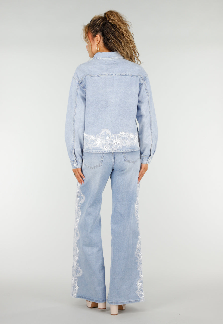 Lichtblauwe Denim Blouse met Kant en Knopen
