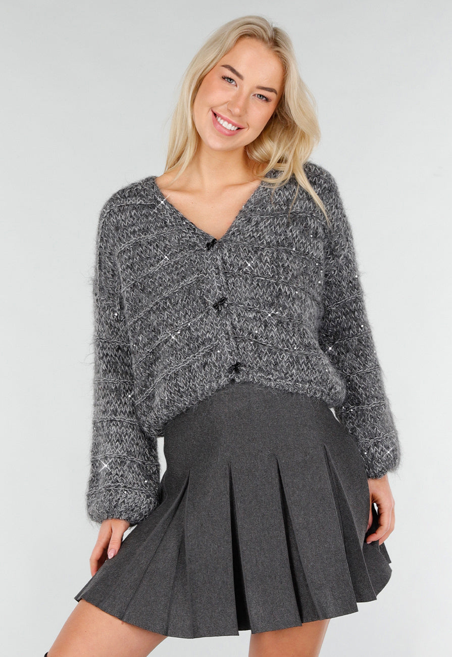 Donkergrijs Gebreid Vest met Strikknopen en Subtiele Glansdetails