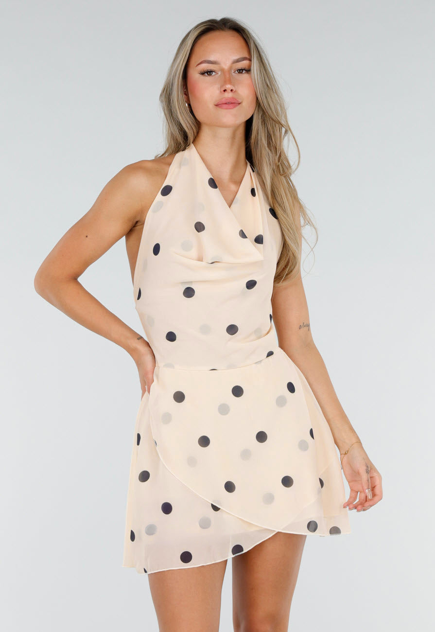 NEW010726 Crème Halterjurk met Zwarte Stippen en Watervalhals