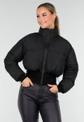 Zwarte Cropped Puffer Jas met Hoge Kraag en Verstelbare Trekkoorden