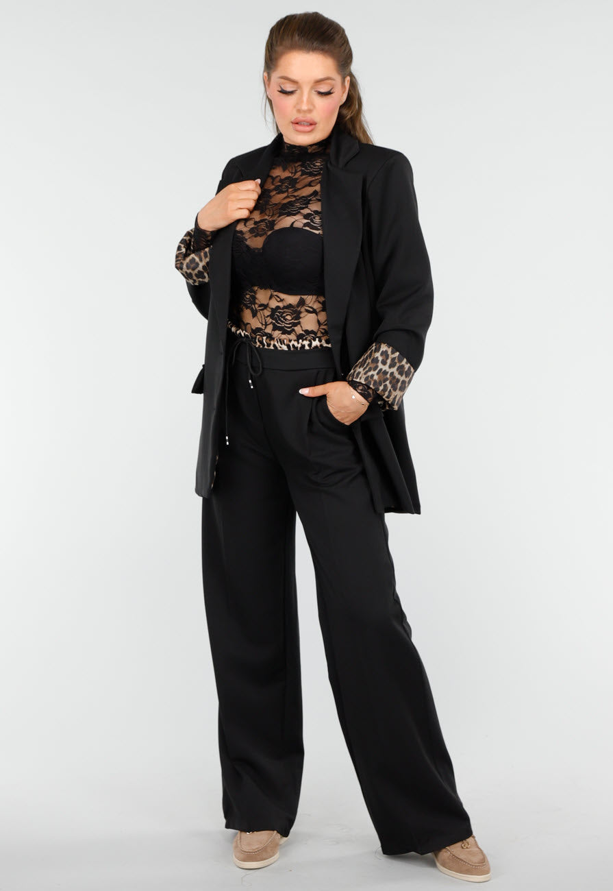 Elegant Zwart Pak met Leopardprint Accenten