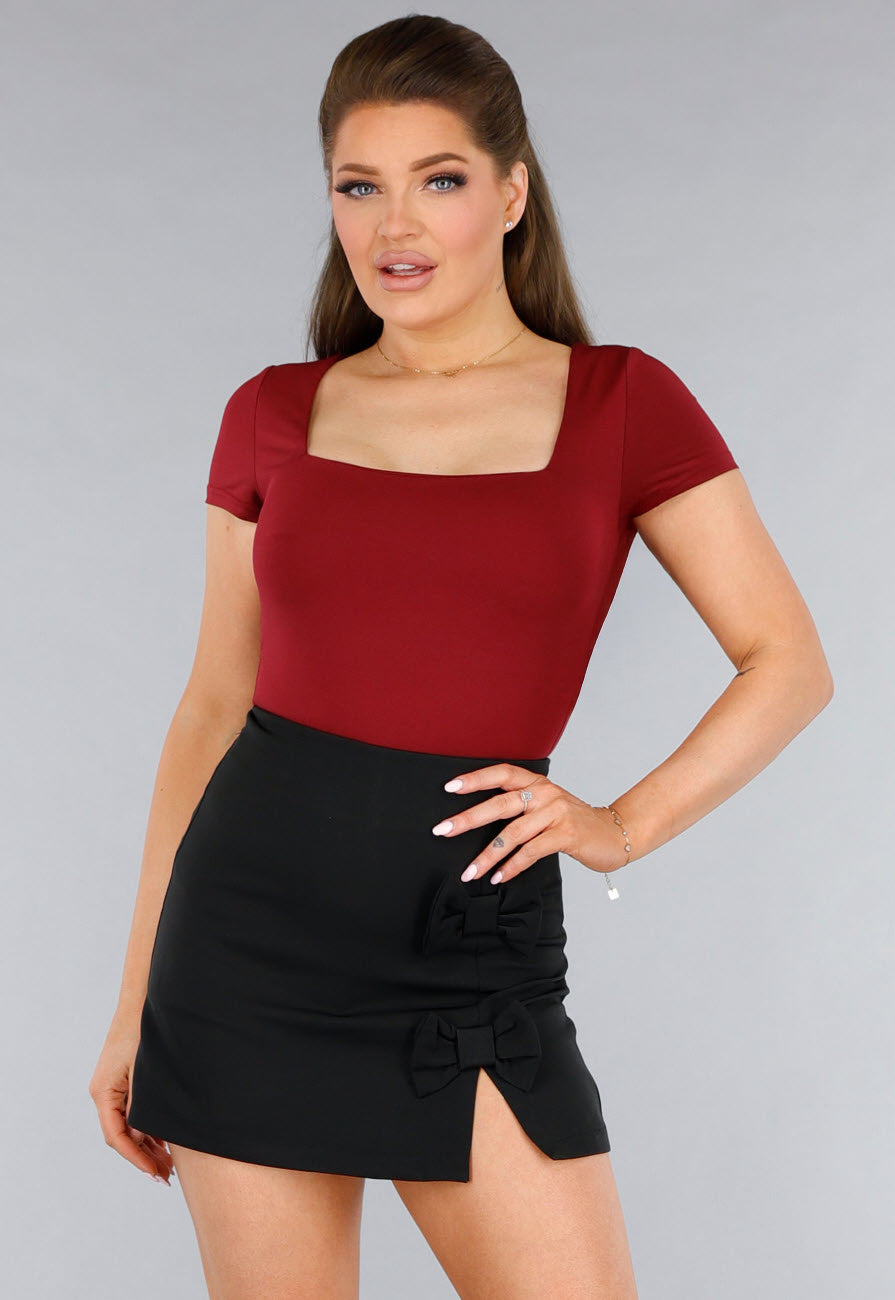 Stretchy Burgundy Shirt met Vierkante Hals en Korte Mouwen