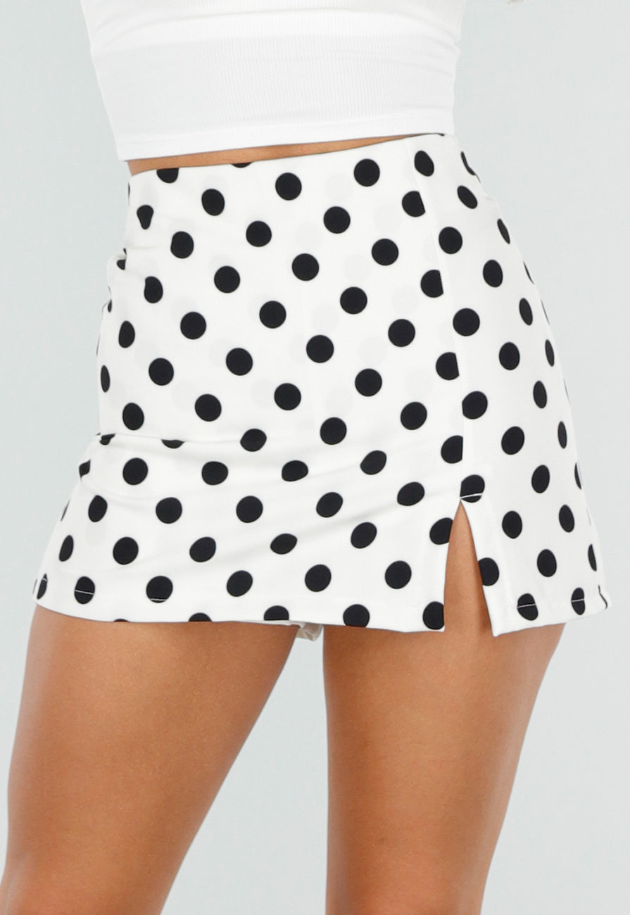 NEW220726 Witte Polkadot Skort met Split en Stretch