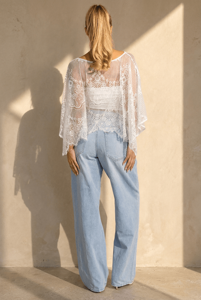 NEW290726 Witte Kanten Crop Top met Wijde Mouwen en Bloemenpatroon